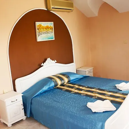 فندق Family Paros 2 2*