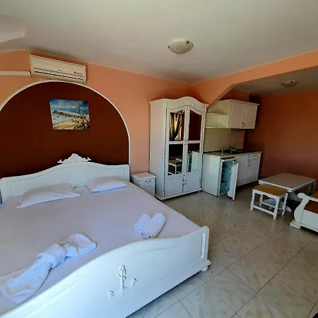 Family Paros 2 فندق