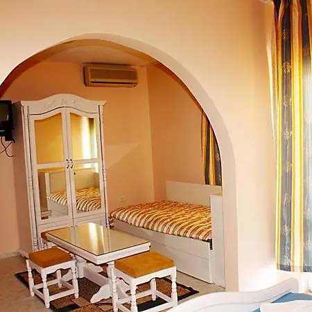 فندق Family Paros 2