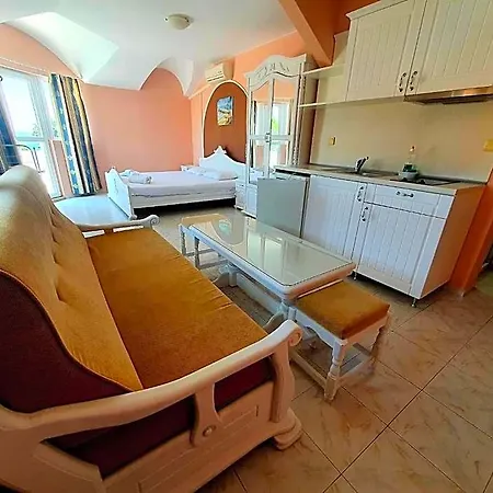 Family Paros 2 2* بوموري
