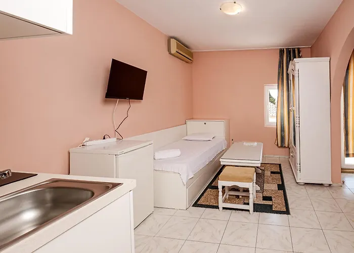 Family Paros 2 2* Ahyolu